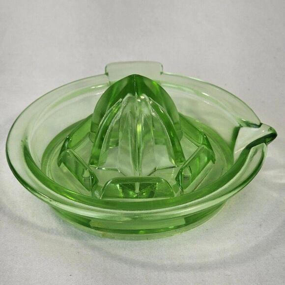 Vintage UV Uranium Green Glass Fruit Reamer Juicer - Picture 5 of 15